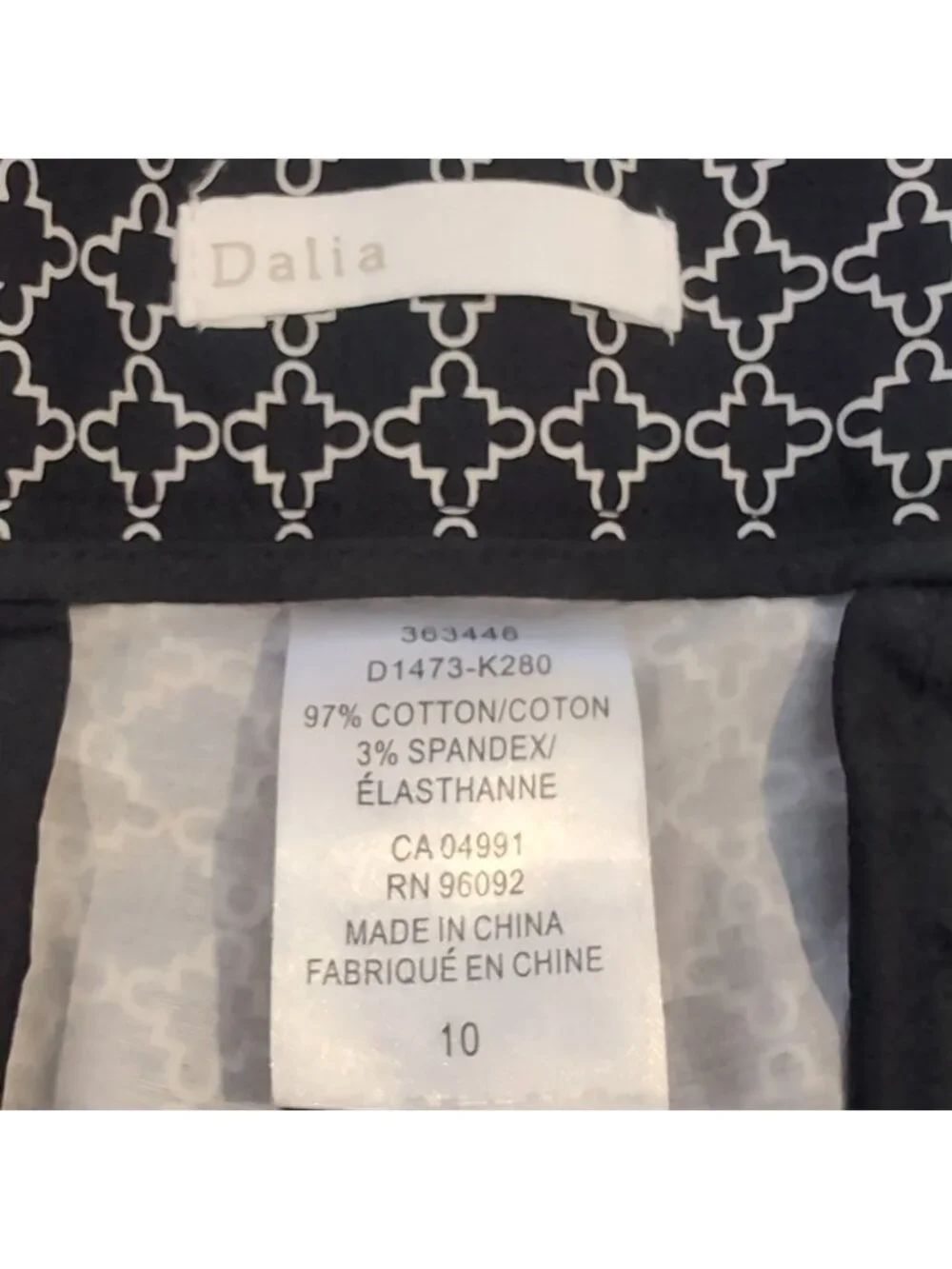 💠 Dalia Capri Trousers Womens Size 10 Black White Geometric Print Pants